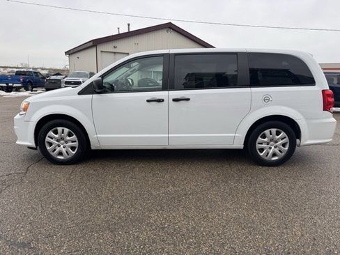Used 2019 Dodge Grand Caravan SE w/ UConnect Hands-Free Group image 16