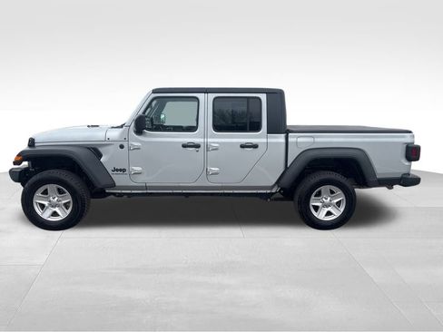 Used 2023 Jeep Gladiator Sport image 3