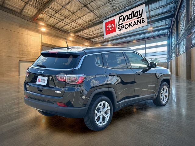 Used 2024 Jeep Compass Latitude AWD/4WD image 5