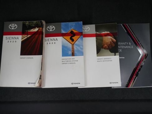 Used 2020 Toyota Sienna L image 21