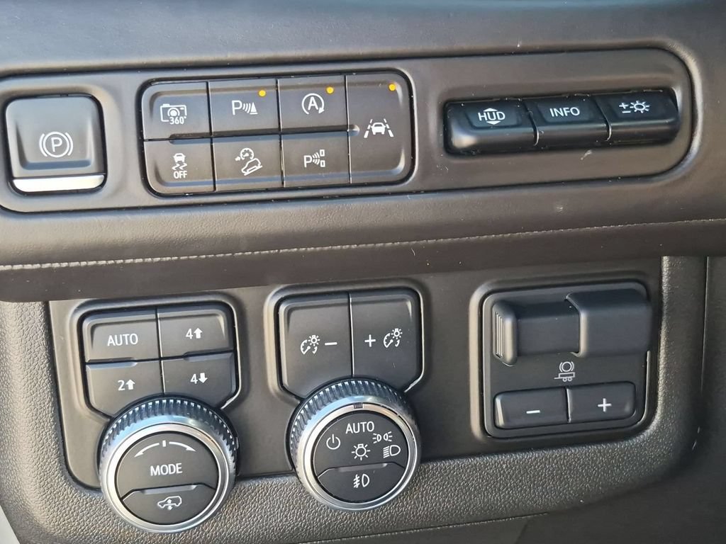 Used 2024 GMC Yukon Denali Ultimate AWD/4WD image 10