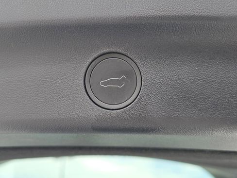 Used 2025 Tesla Model Y Long Range RWD image 19