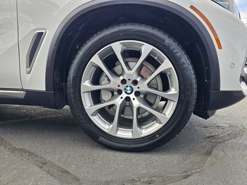 Used 2022 BMW X5 xDrive40i AWD/4WD image 9
