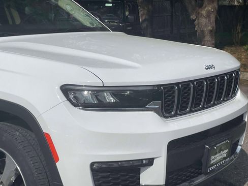 Used 2022 Jeep Grand Cherokee L Limited AWD/4WD image 10