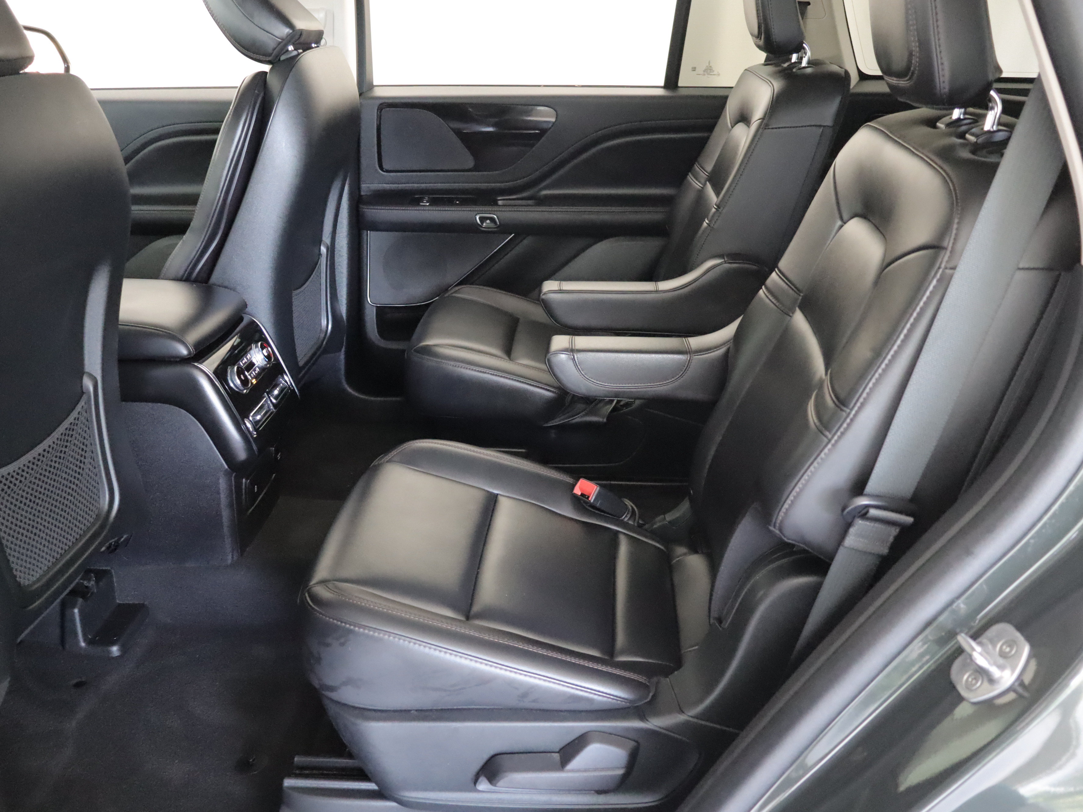 Used 2023 Lincoln Aviator AWD w/ Premium Package image 9