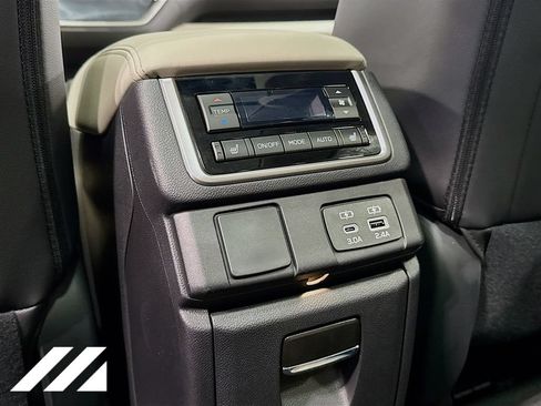 Used 2025 Subaru Ascent Limited w/ Popular Package #2 AWD/4WD image 27