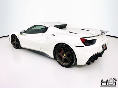 Used 2018 Ferrari 488 Spider RWD image 8