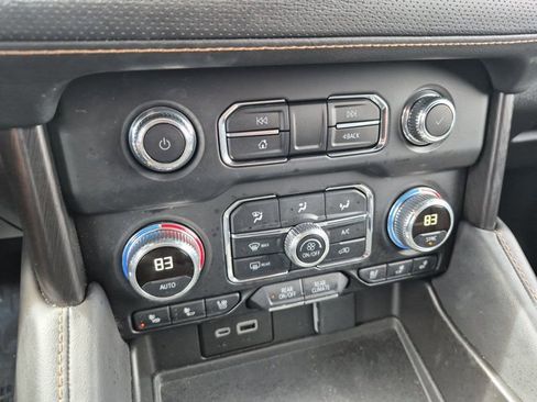 Used 2023 GMC Yukon AT4 AWD/4WD image 17