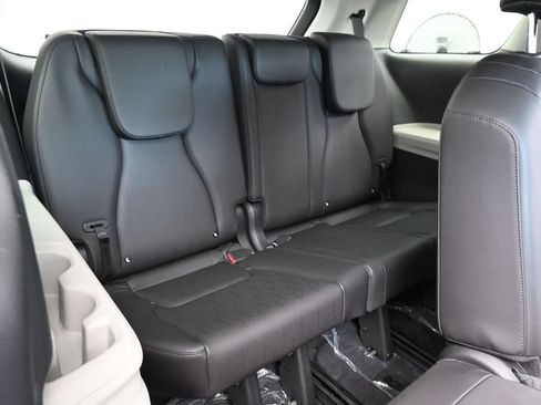 Used 2024 Kia Carnival LX FWD image 39