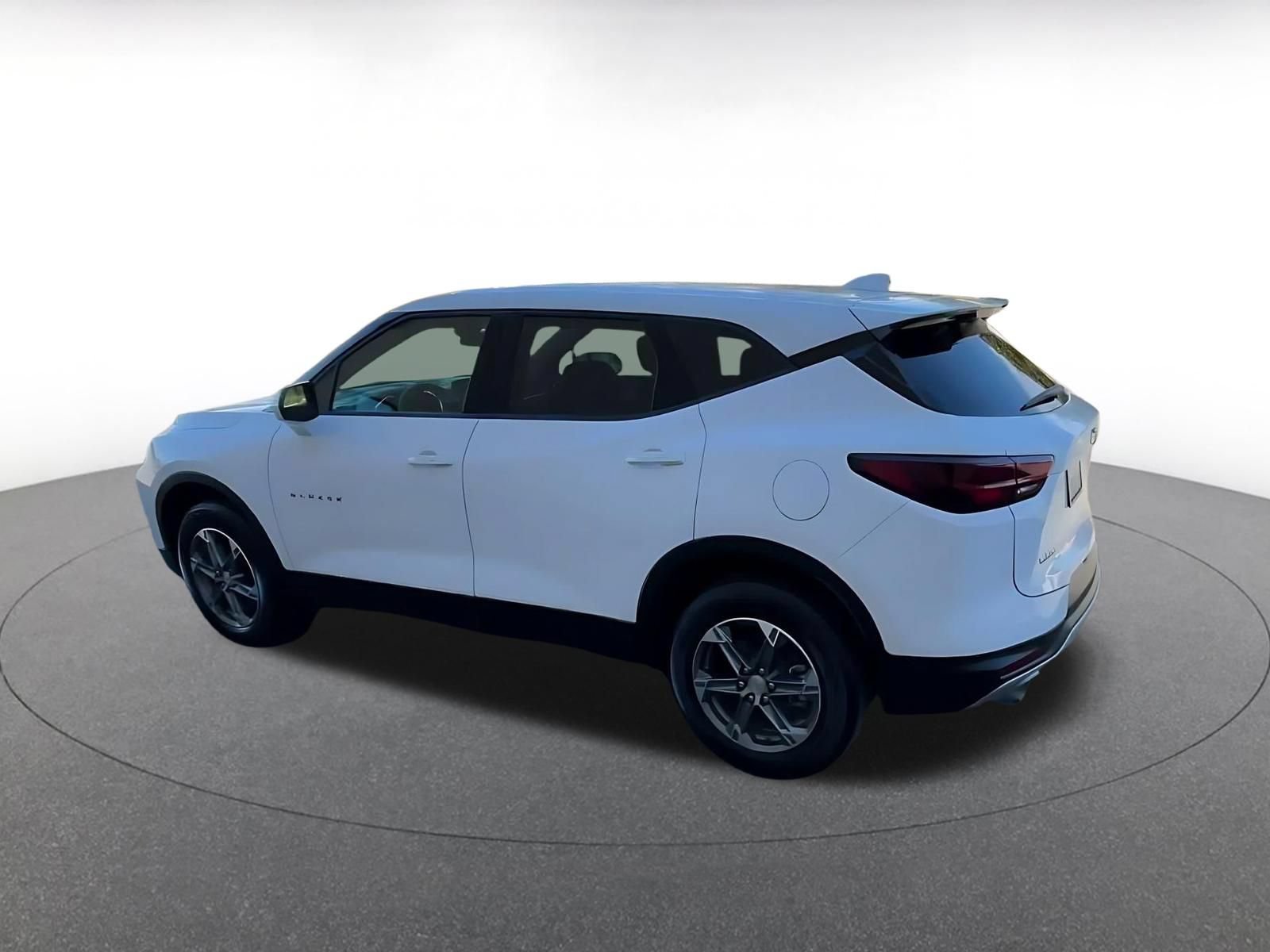 Used 2026 Chevrolet Blazer LT FWD image 9