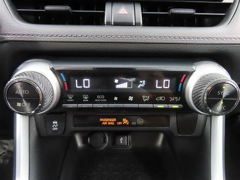 Used 2021 Toyota RAV4 LE AWD/4WD image 20