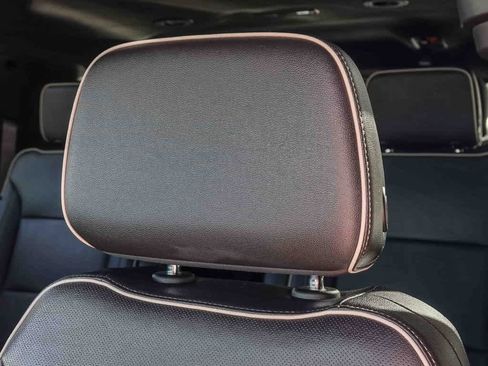 Used 2023 Chevrolet Suburban Premier image 24