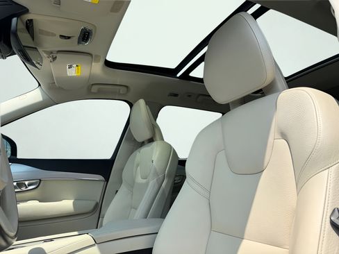 Used 2018 Volvo XC90 T5 Momentum w/ Convenience Package AWD/4WD image 37