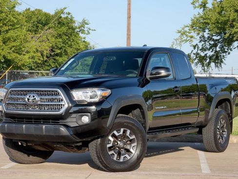 Used 2016 Toyota Tacoma TRD Off-Road AWD/4WD image 2
