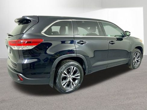 Used 2018 Toyota Highlander LE image 34