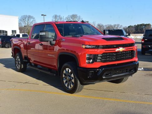 Used 2025 Chevrolet Silverado 2500 Custom w/ Custom Value Package image 3