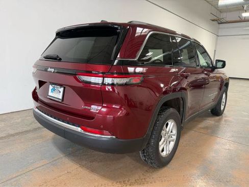 Used 2024 Jeep Grand Cherokee Laredo AWD/4WD image 7