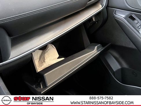 Used 2024 Nissan Rogue SV image 35