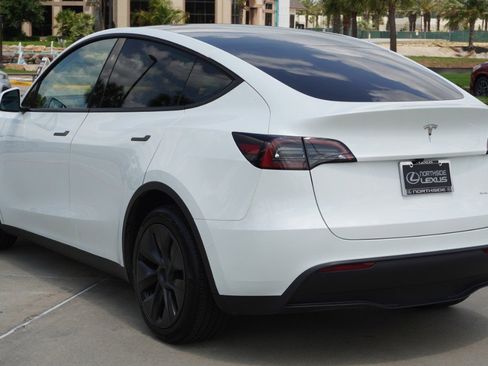 Used 2025 Tesla Model Y Long Range image 9