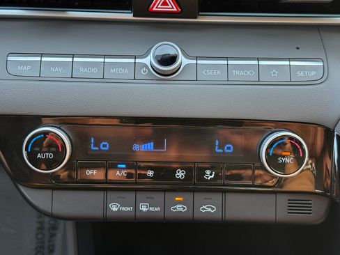 Used 2024 Hyundai Elantra Blue FWD image 27