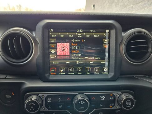 Used 2023 Jeep Gladiator Sport AWD/4WD image 26