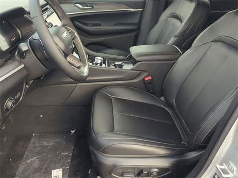 New 2025 Jeep Grand Cherokee Limited image 16