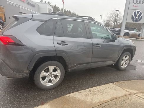 Used 2021 Toyota RAV4 LE w/ Carpet Mat Package (TMS) AWD/4WD image 7