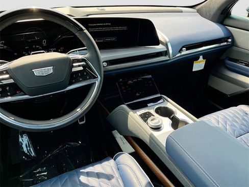 New 2026 Cadillac Vistiq Premium Luxury w/ LPO, Floor Liner Package image 24