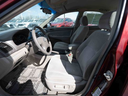 Used 2004 Toyota Camry LE image 9