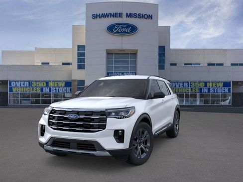 New 2025 Ford Explorer Active w/ Active Comfort Package AWD/4WD image 2