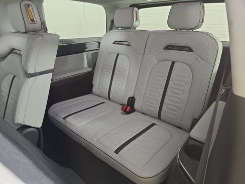 Used 2023 Rivian R1S Adventure image 22