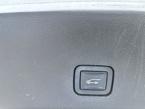 Used 2019 Chevrolet Traverse Premier w/ Redline Edition FWD image 6