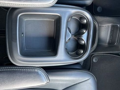 Used 2025 Chrysler Pacifica Select FWD image 42