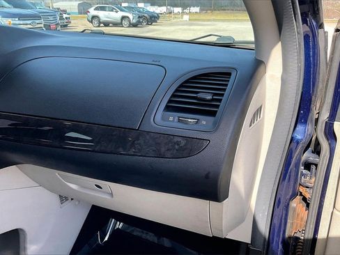 Used 2013 Dodge Grand Caravan SXT w/ UConnect Hands-Free Group image 22