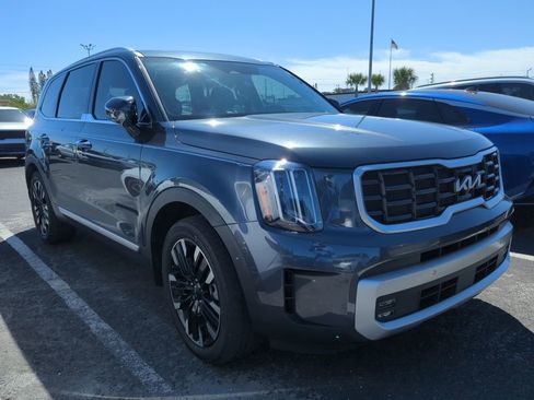 Certified 2024 Kia Telluride SX Prestige w/ Towing Package image 2