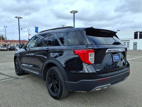 Used 2023 Ford Explorer XLT w/ Equipment Group 202A image 9