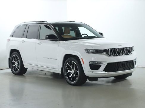 Used 2024 Jeep Grand Cherokee Summit AWD/4WD image 9