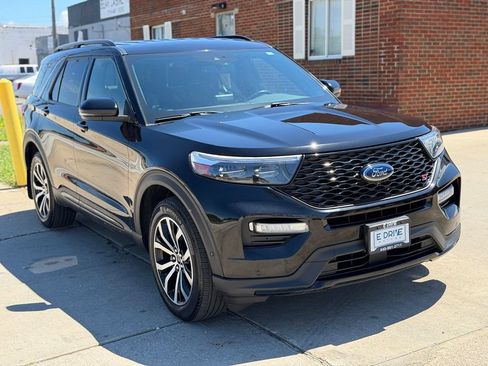 Used 2020 Ford Explorer ST w/ Premium Technology Package AWD/4WD image 3
