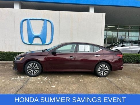 Used 2024 Nissan Altima 2.5 SV FWD image 5
