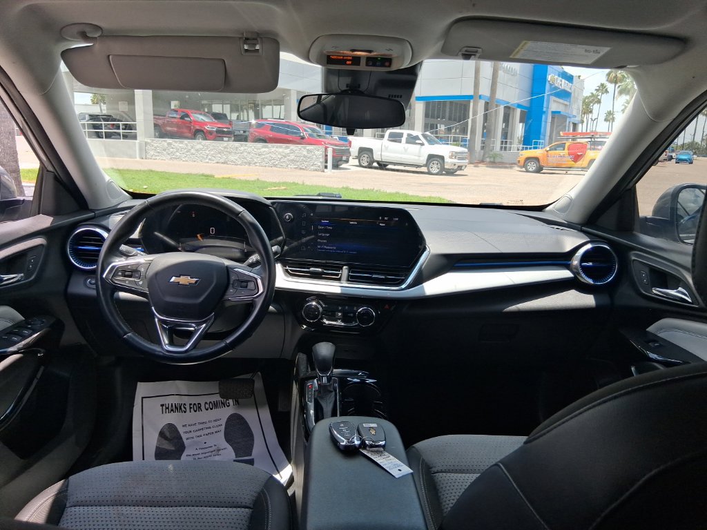 Used 2024 Chevrolet Trax LT w/ LT Convenience Package FWD image 11