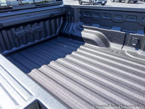 New 2025 GMC Canyon AT4 image 8