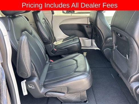 Used 2024 Chrysler Pacifica Touring-L FWD image 18