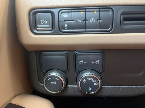 Certified 2024 Chevrolet Tahoe Premier RWD image 18