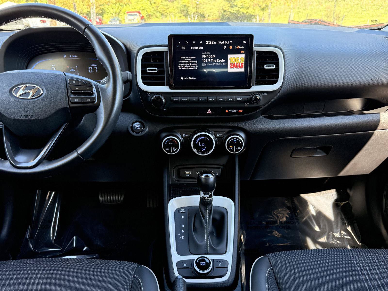 Used 2024 Hyundai Venue Limited FWD image 24
