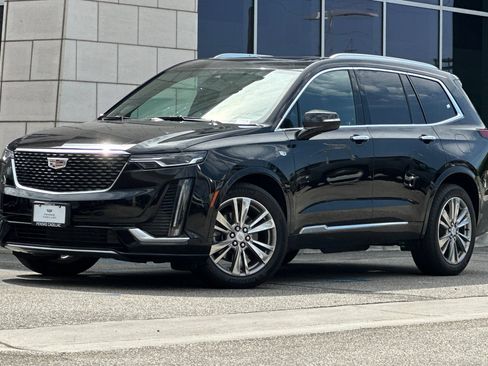 Used 2023 Cadillac XT6 Premium Luxury FWD image 8