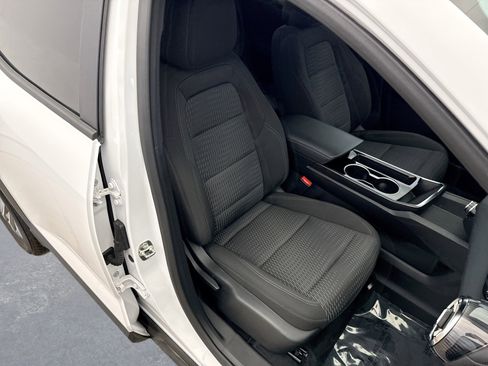 Used 2025 Chevrolet Equinox LT image 16