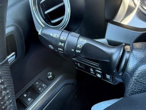 Used 2017 Toyota Tacoma TRD Off-Road AWD/4WD image 21