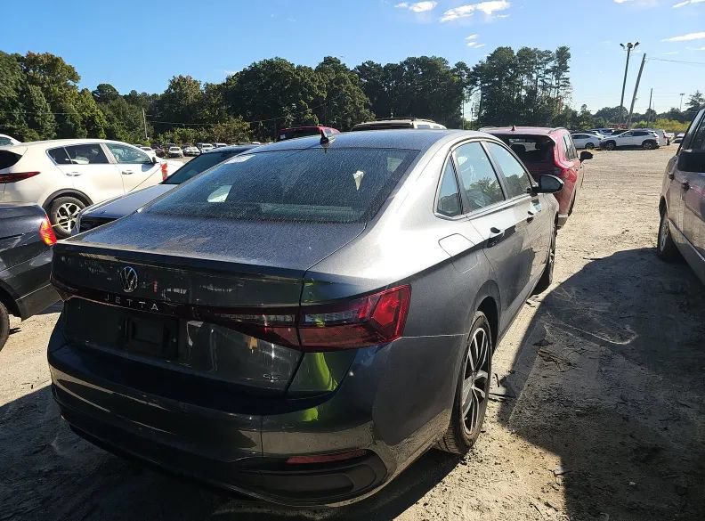Used 2025 Volkswagen Jetta SE FWD image 2