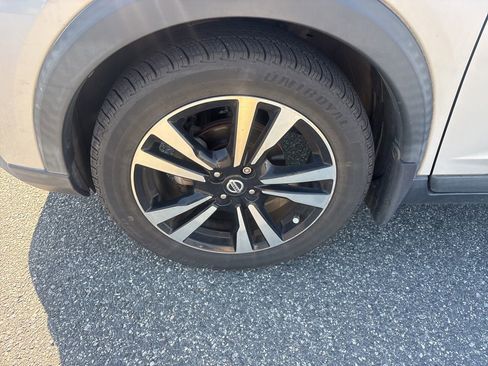 Used 2019 Nissan Kicks SV FWD image 10