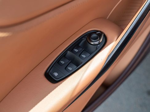 Used 2021 Aston Martin DBX image 14